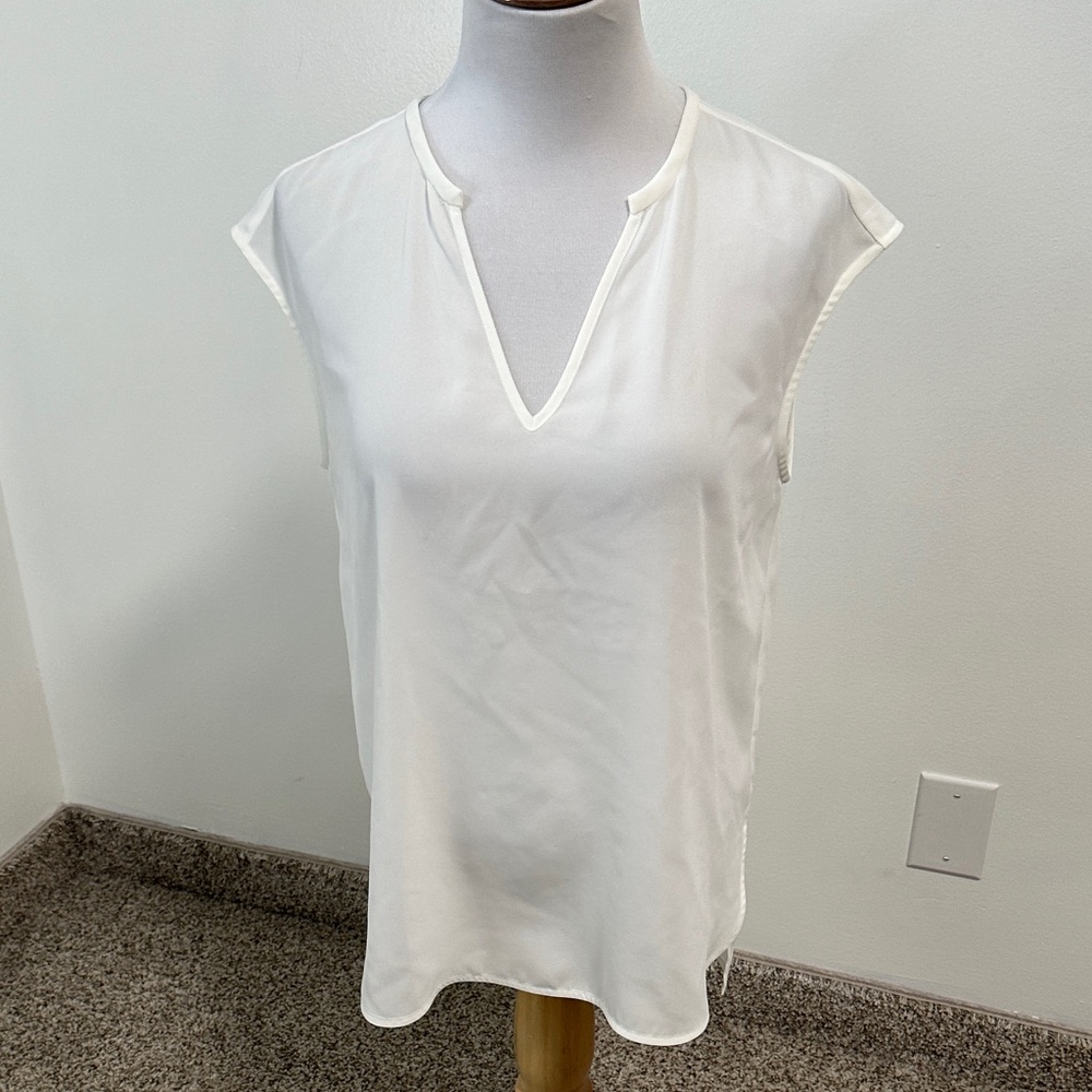Chelsea28 White Cap Sleeve V-Neck Blouse